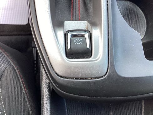 Used 2024 Chevrolet Trax RS FWD image 28