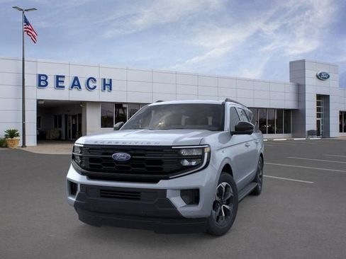 New 2026 Ford Expedition Active image 3