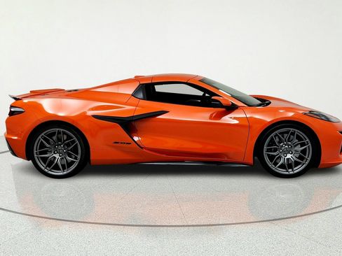 Used 2025 Chevrolet Corvette Z06 RWD image 6