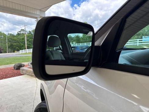 Used 2015 Ford Explorer XLT w/ Equipment Group 201B AWD/4WD image 36