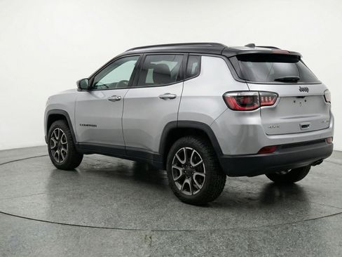 Used 2025 Jeep Compass Trailhawk AWD/4WD image 6
