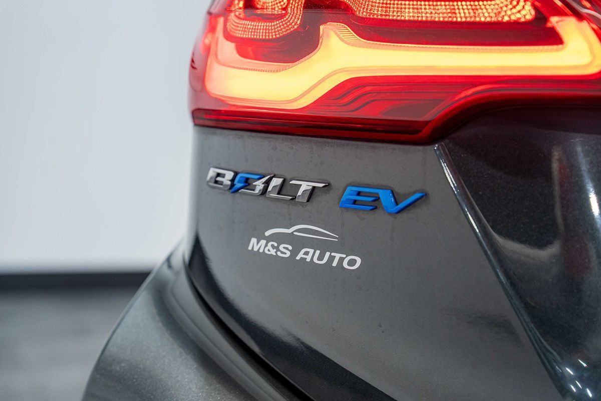 Used 2019 Chevrolet Bolt LT FWD image 4