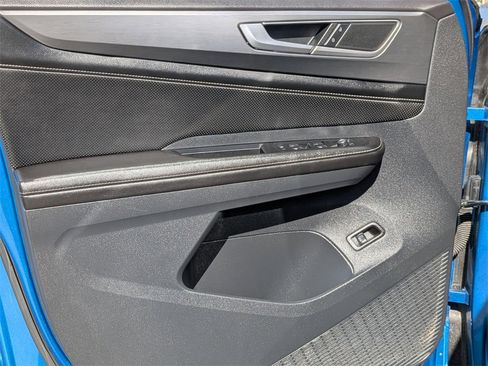 Used 2024 Volkswagen Atlas Cross Sport SE image 11