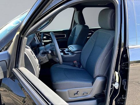 Certified 2026 RAM 2500 Big Horn AWD/4WD image 3