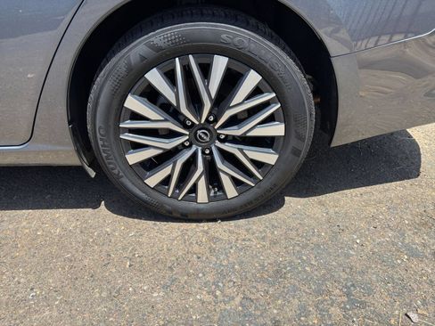 Used 2025 Nissan Altima 2.5 SV FWD image 30