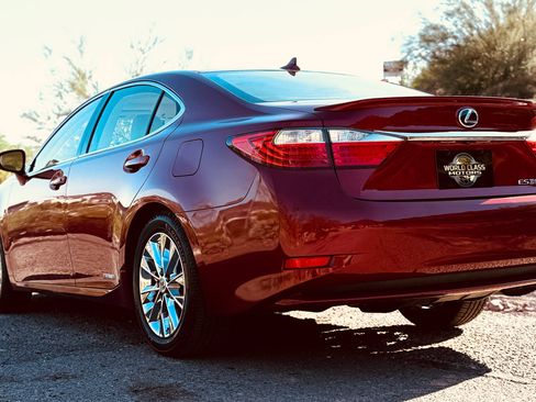 Used 2013 Lexus ES 300h image 4