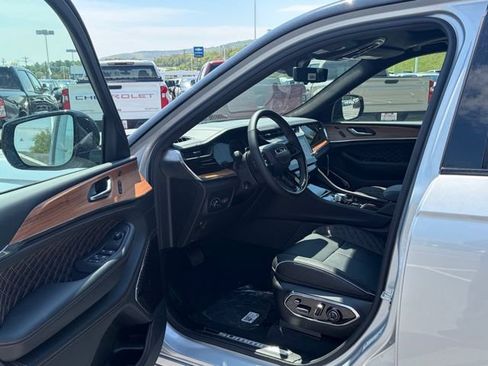 New 2026 Jeep Grand Cherokee Summit AWD/4WD image 15