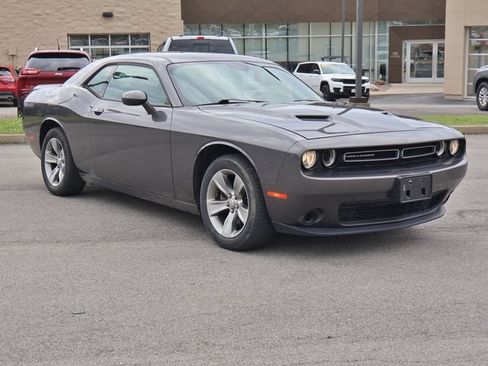 Used 2019 Dodge Challenger SXT RWD image 10