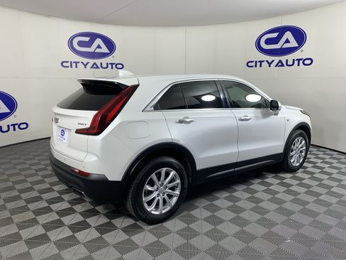 Used 2021 Cadillac XT4 Luxury w/ Cold Weather Package FWD image 3