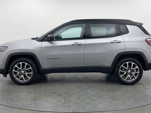 Used 2025 Jeep Compass Trailhawk image 5