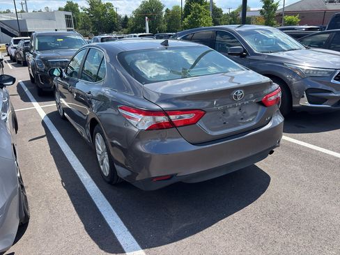 Used 2019 Toyota Camry LE FWD image 3