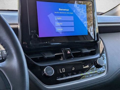 Used 2025 Toyota Corolla Cross LE image 6