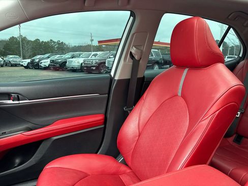 Used 2021 Toyota Camry XSE image 12