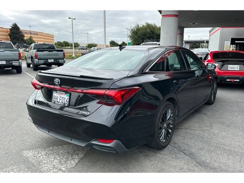 Used 2019 Toyota Avalon XSE w/ All Weather Liner Package FWD image 3