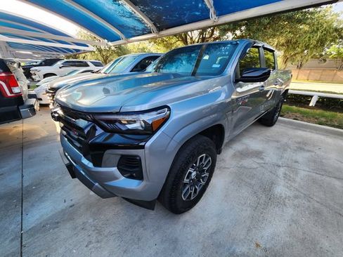 Used 2023 Chevrolet Colorado Z71 w/ Z71 Convenience Package 2 AWD/4WD image 3
