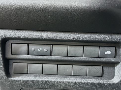 Used 2024 Mitsubishi Outlander SE image 17