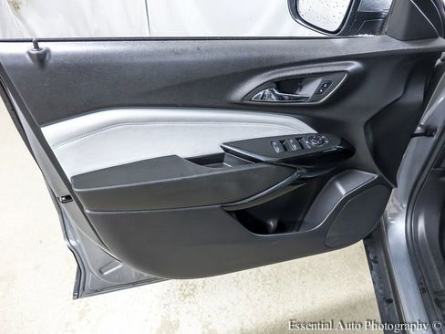 Used 2025 Chevrolet Trax LT FWD image 18