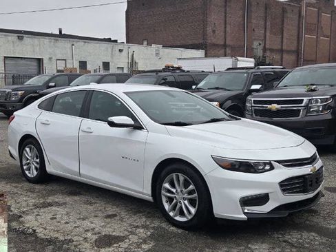 Used 2017 Chevrolet Malibu LT image 4