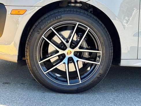 Certified 2025 Porsche Macan S AWD/4WD image 44