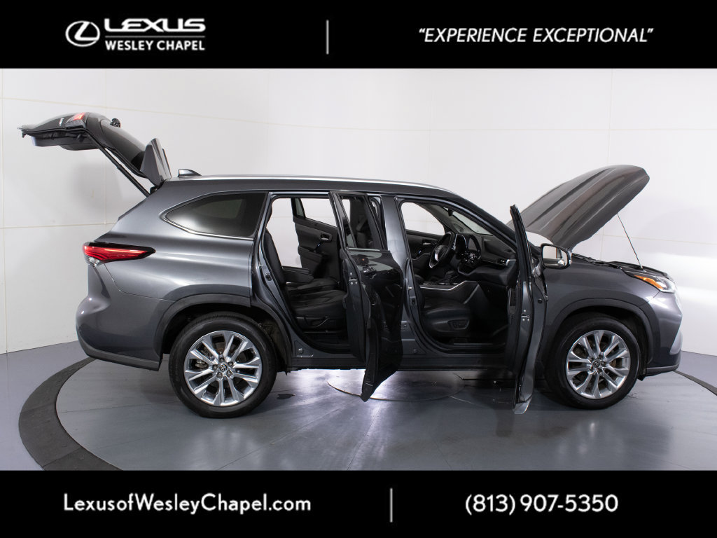 Used 2023 Toyota Highlander Limited FWD image 11