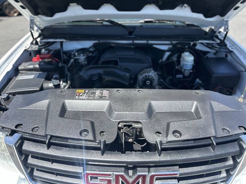 Used 2011 GMC Sierra 1500 SLE w/ Regional Value Package AWD/4WD image 19