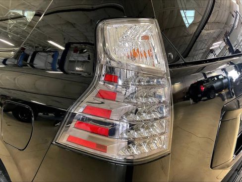 Used 2021 Lexus GX 460 Premium w/ Premium Package image 27