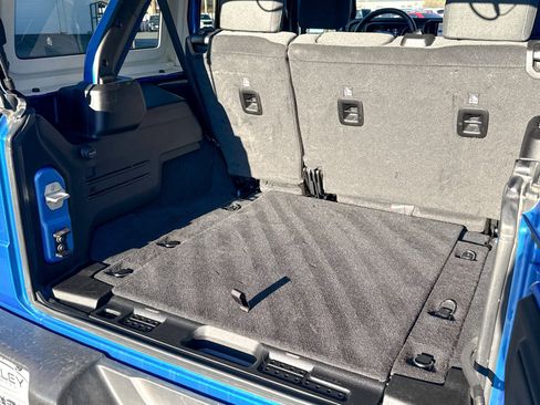 Used 2024 Jeep Wrangler Unlimited Rubicon image 13