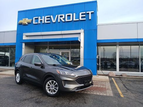 Used 2020 Ford Escape SE image 1