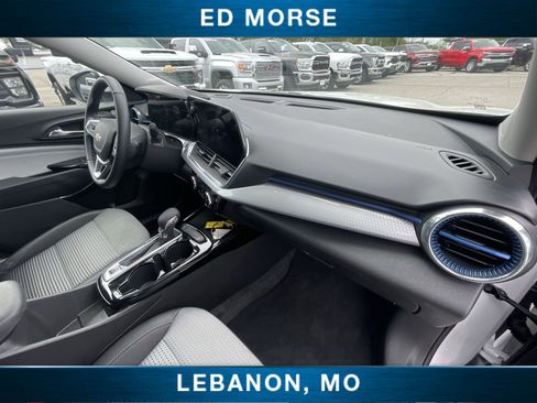 Certified 2025 Chevrolet Trax LT w/ LT Convenience Package FWD image 27