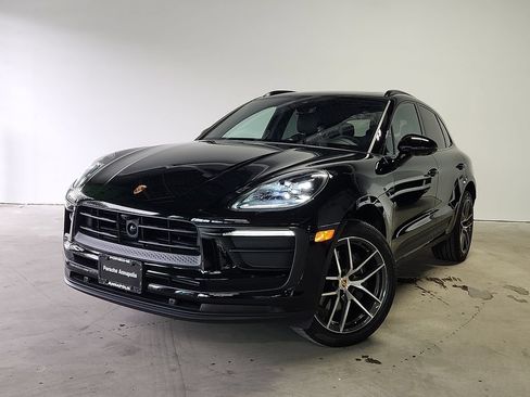 Certified 2026 Porsche Macan AWD/4WD image 1