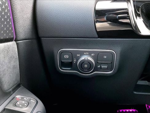 Used 2025 Mercedes-Benz GLA 250 image 36