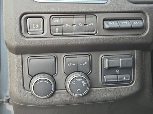 Used 2021 Chevrolet Tahoe Premier w/ Premium Package image 23