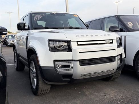 Used 2023 Land Rover Defender 90 SE image 3