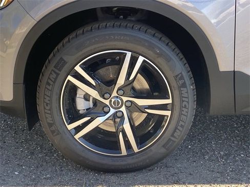 New 2026 Volvo XC40 B5 Core image 11