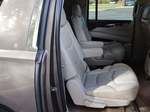Used 2016 Cadillac Escalade ESV Premium image 23