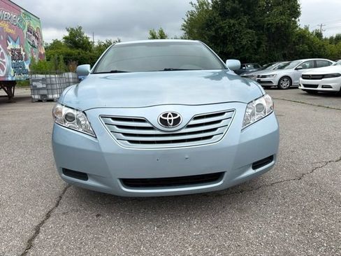 Used 2009 Toyota Camry LE FWD image 2