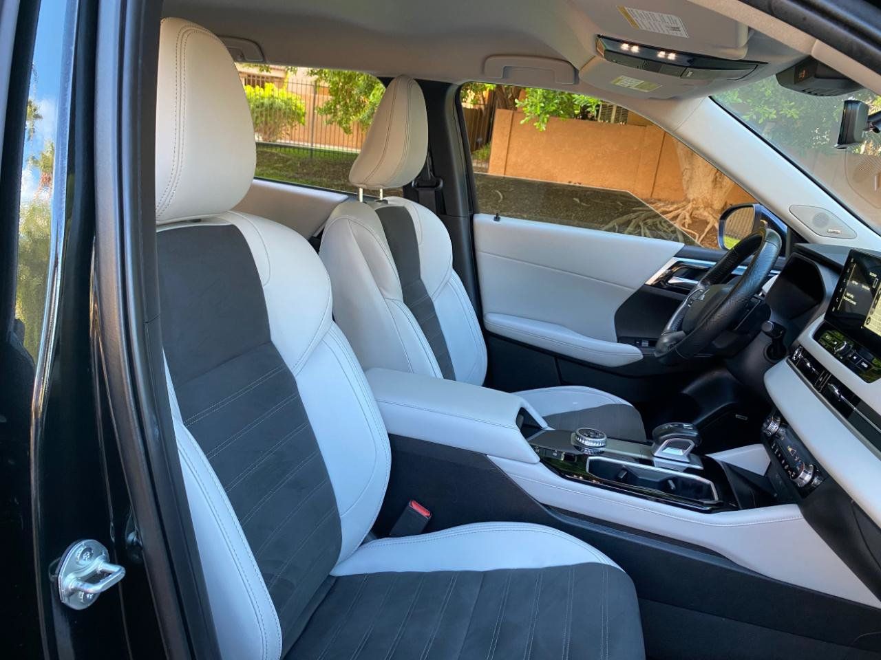 Used 2025 Mitsubishi Outlander SE FWD image 58
