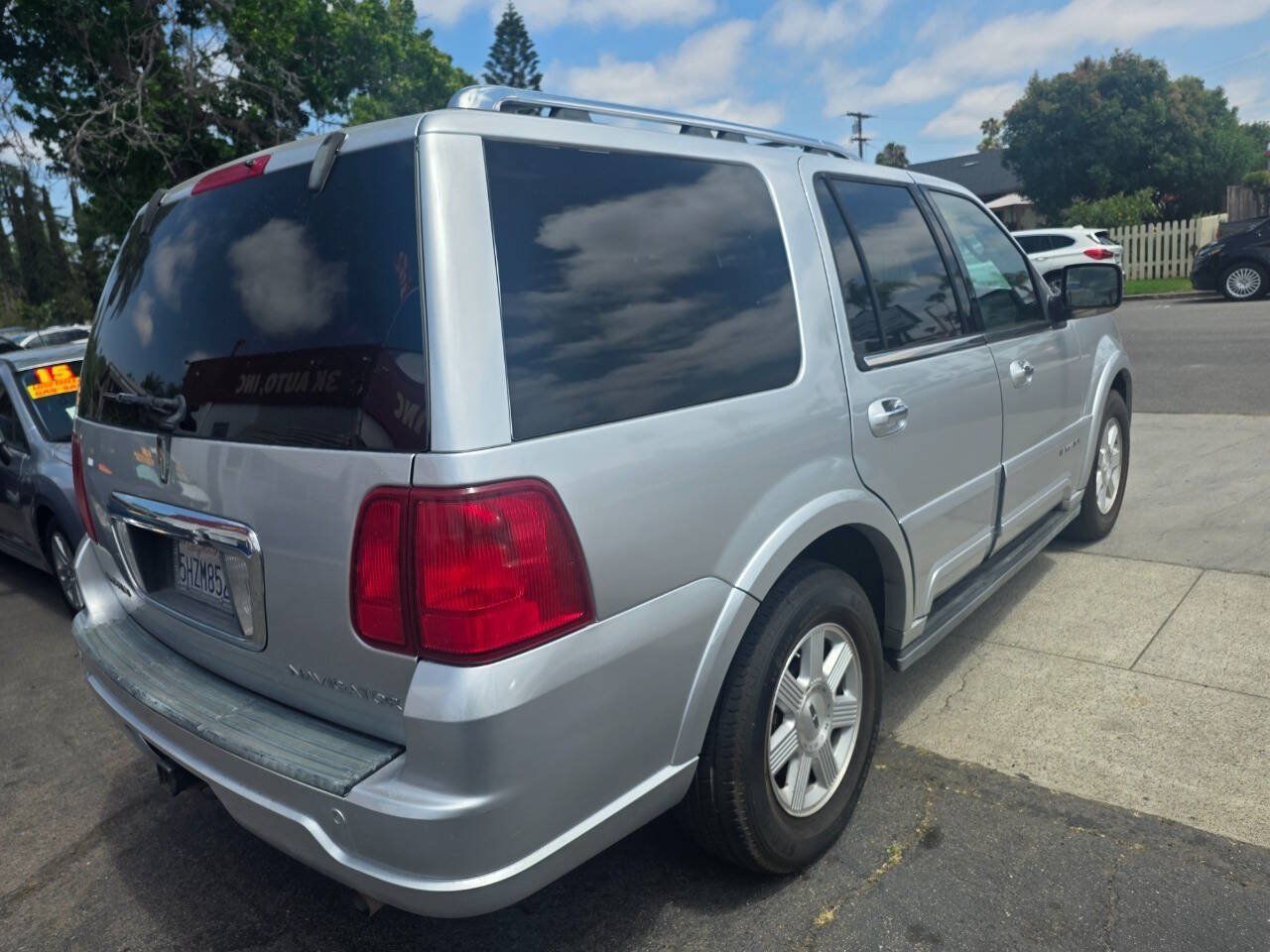 Used 2004 Lincoln Navigator Luxury AWD/4WD image 7