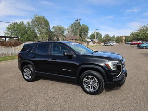Used 2025 GMC Terrain Elevation AWD/4WD image 2