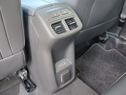 Used 2023 Buick Envision Avenir image 32