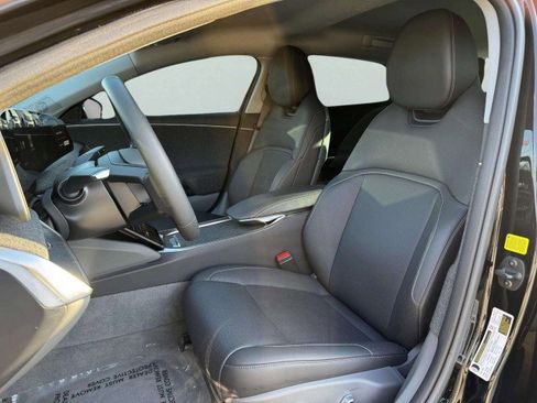 Used 2025 Lucid Air Pure image 19