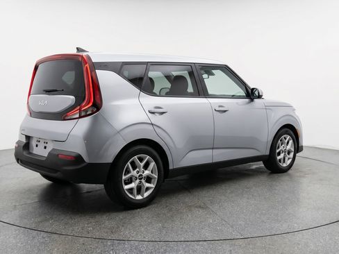 Used 2025 Kia Soul LX w/ LX Technology Package FWD image 9