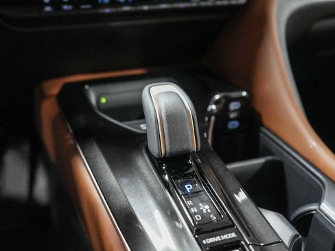 New 2025 Toyota Crown Signia image 18