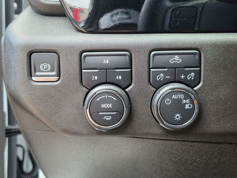 Used 2024 Chevrolet Silverado 3500 LT image 45