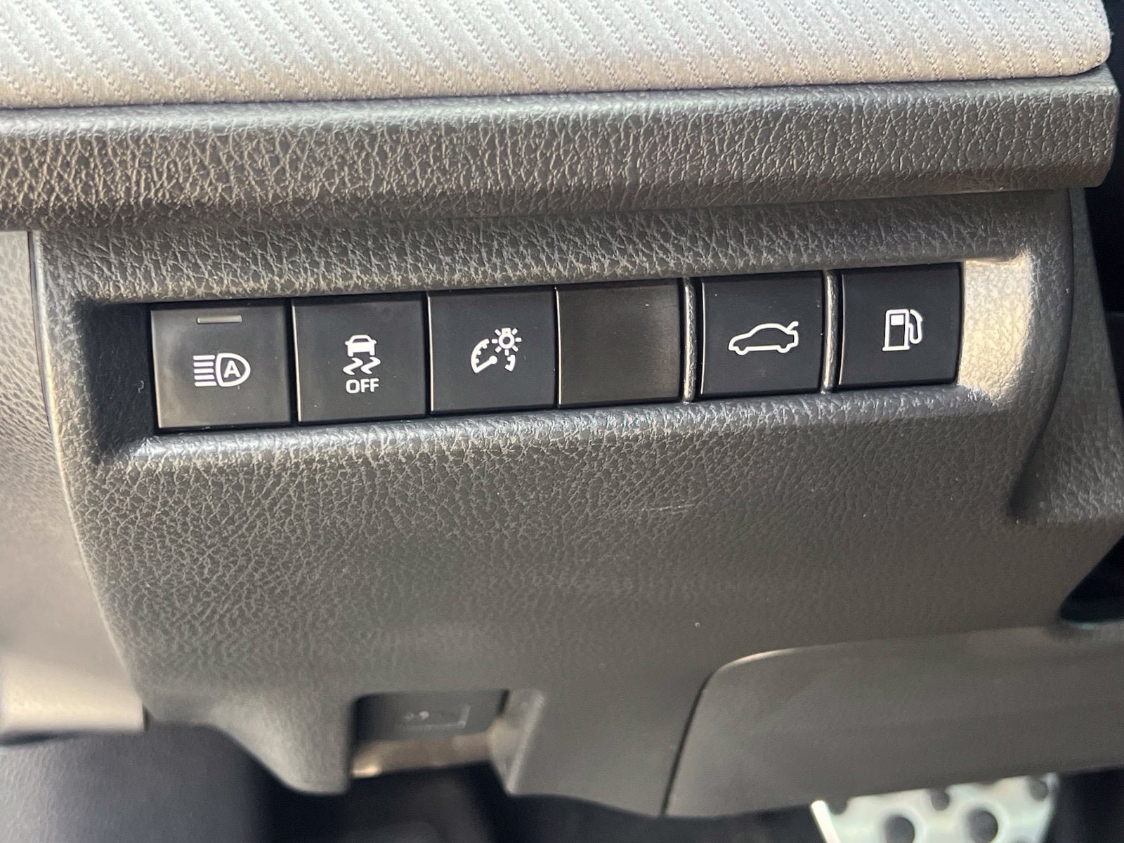 Used 2025 Toyota Camry SE w/ Convenience Package FWD image 26