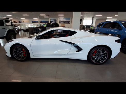 Used 2024 Chevrolet Corvette Stingray Preferred Cpe w/ Z51 Performance Package RWD image 5