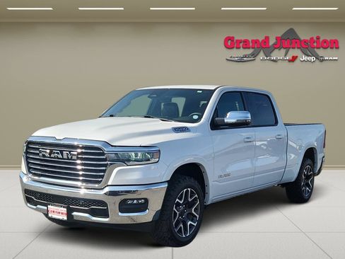 Used 2025 RAM 1500 Laramie AWD/4WD image 3