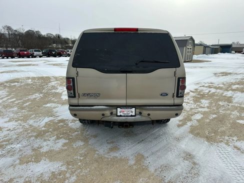 Used 2005 Ford Excursion Limited image 3