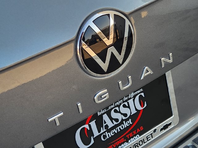 Used 2022 Volkswagen Tiguan SE R-Line FWD image 9