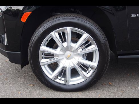 Used 2021 Chevrolet Suburban High Country image 9